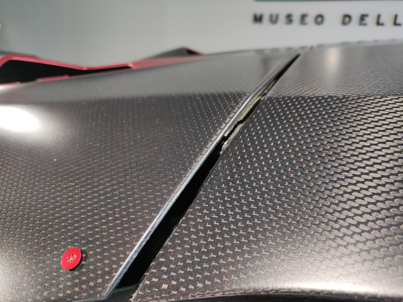 Visibly perished rubber on the sesto